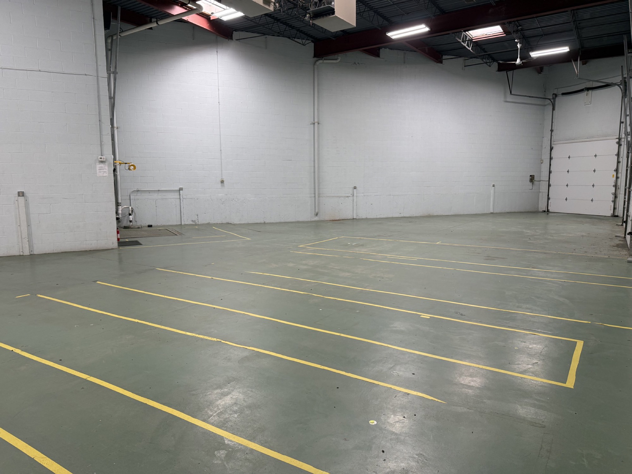 Load under roof: the truck pulls inside the building — Lease in Libertyville, IL, photo 4 of 8