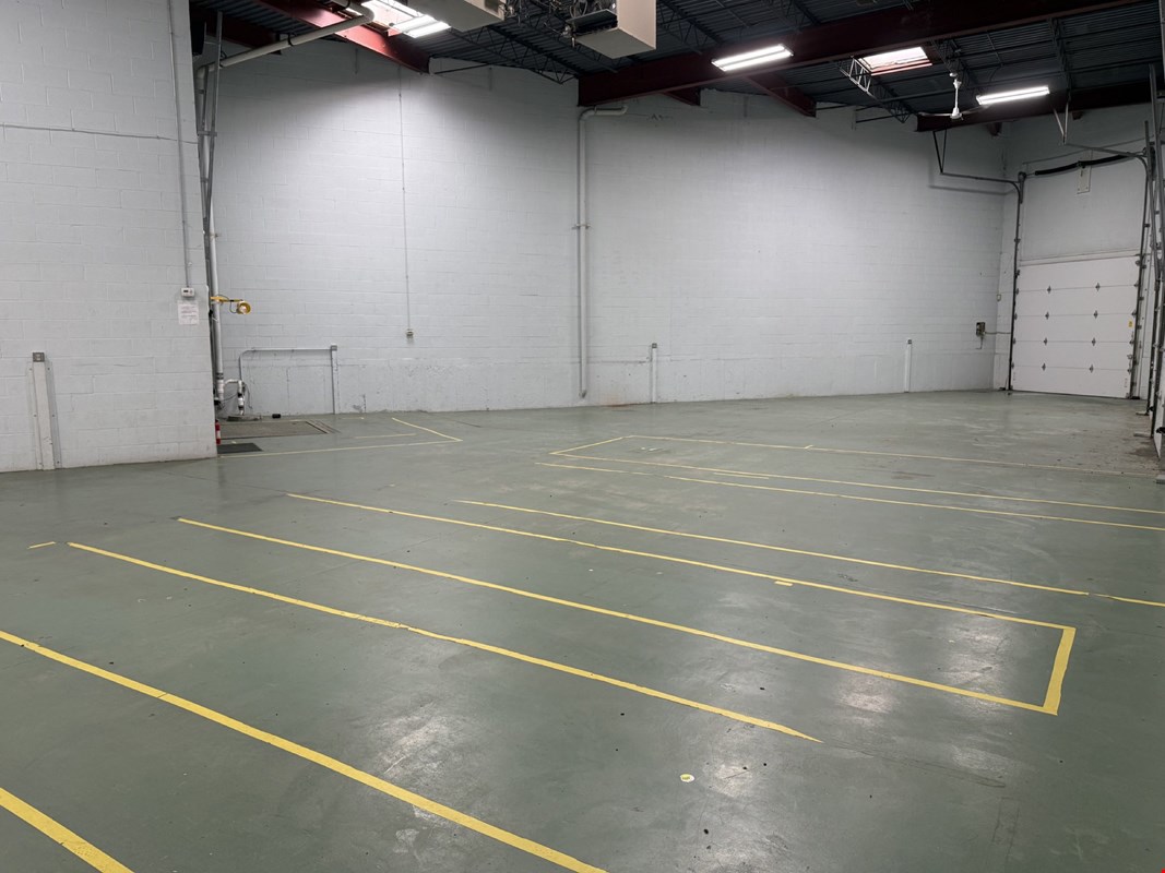 Load under roof: the truck pulls inside the building — Lease in Libertyville, IL, photo 4 of 8