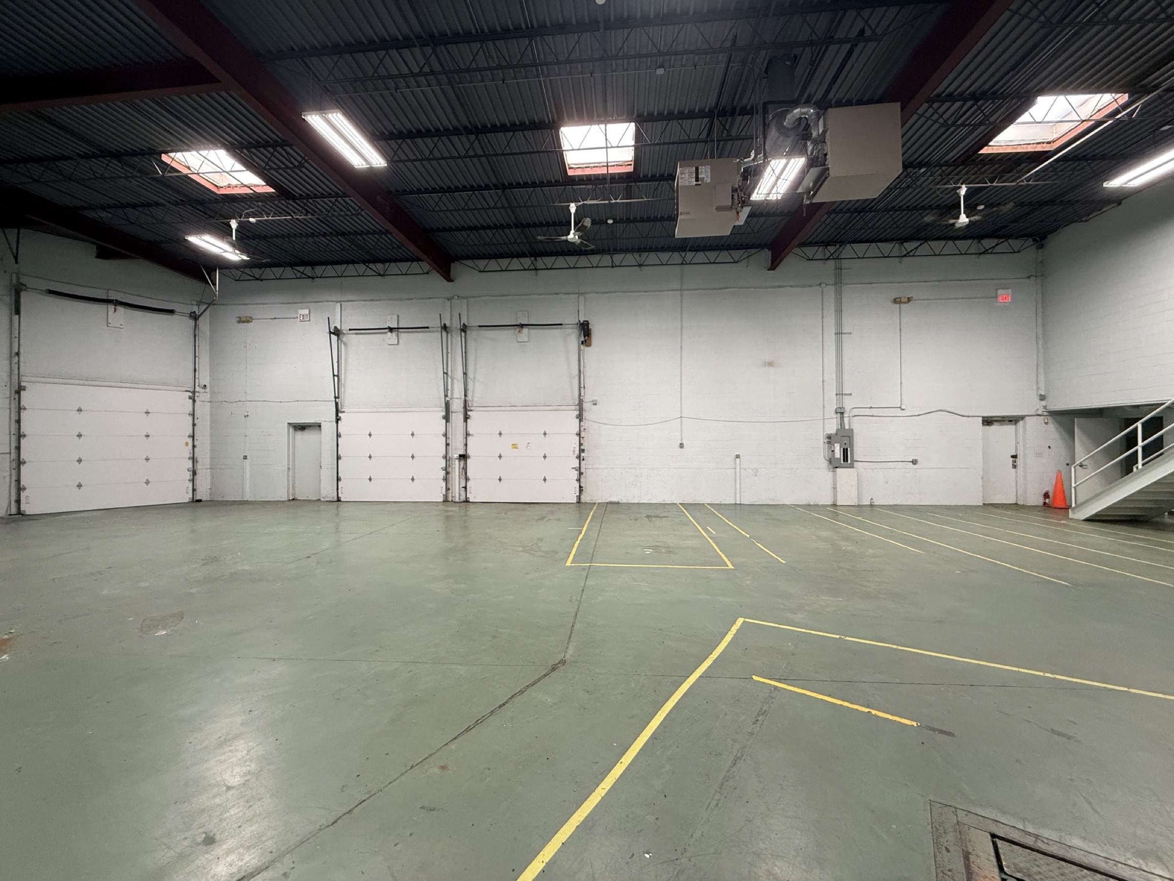 Load under roof: the truck pulls inside the building — Lease in Libertyville, IL, photo 6 of 8