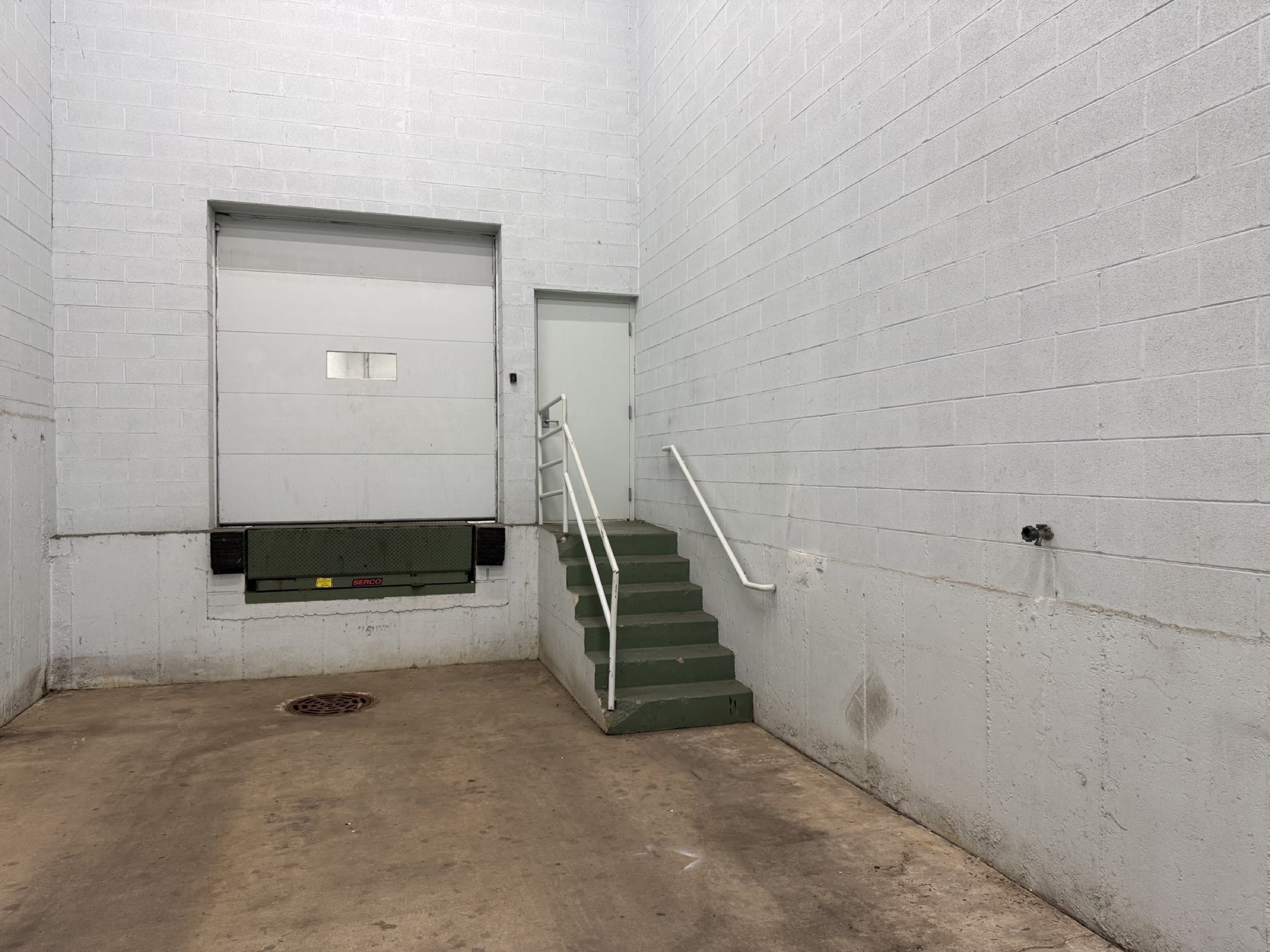 Load under roof: the truck pulls inside the building — Lease in Libertyville, IL, photo 1 of 8