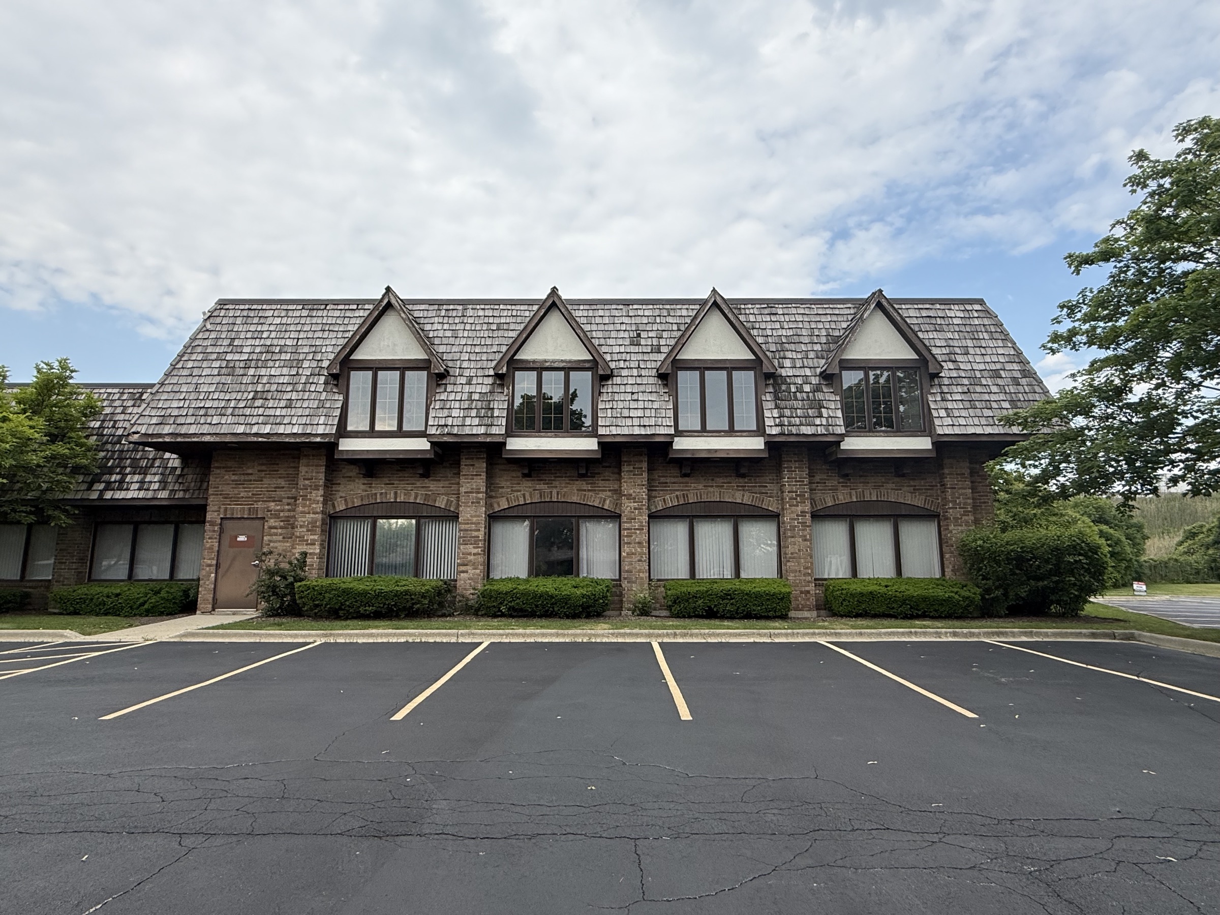 3,000 SF office condo, Viking Office Complex,… — Sale in Libertyville, IL, photo 1 of 2