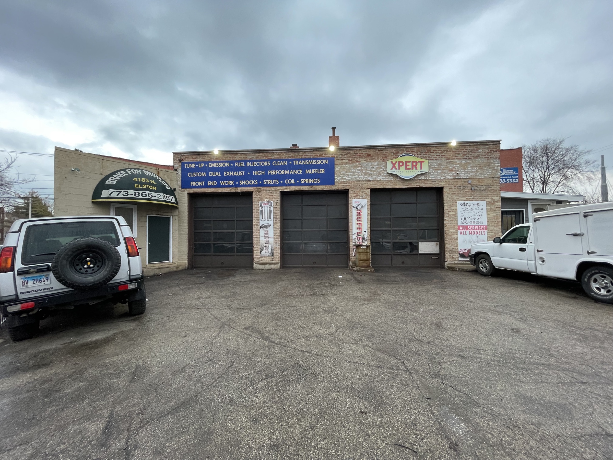 Vacant freestanding 2,900 SF building on N Elston… — Sale in Chicago, IL, photo 1 of 2