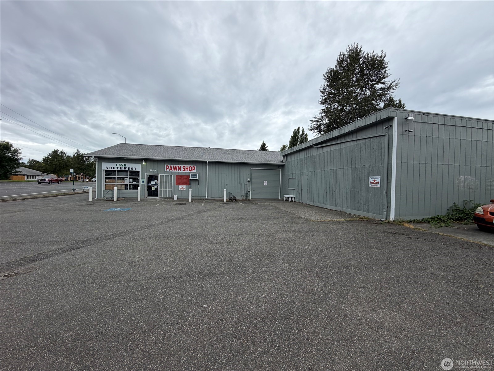 Freestanding Building in High-Traffic Corridor — Sale in Lacey, WA, photo 3 of 6