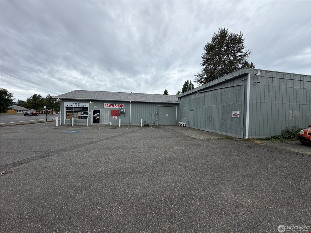 Freestanding Building in High-Traffic Corridor — Sale in Lacey, WA, photo 3 of 6