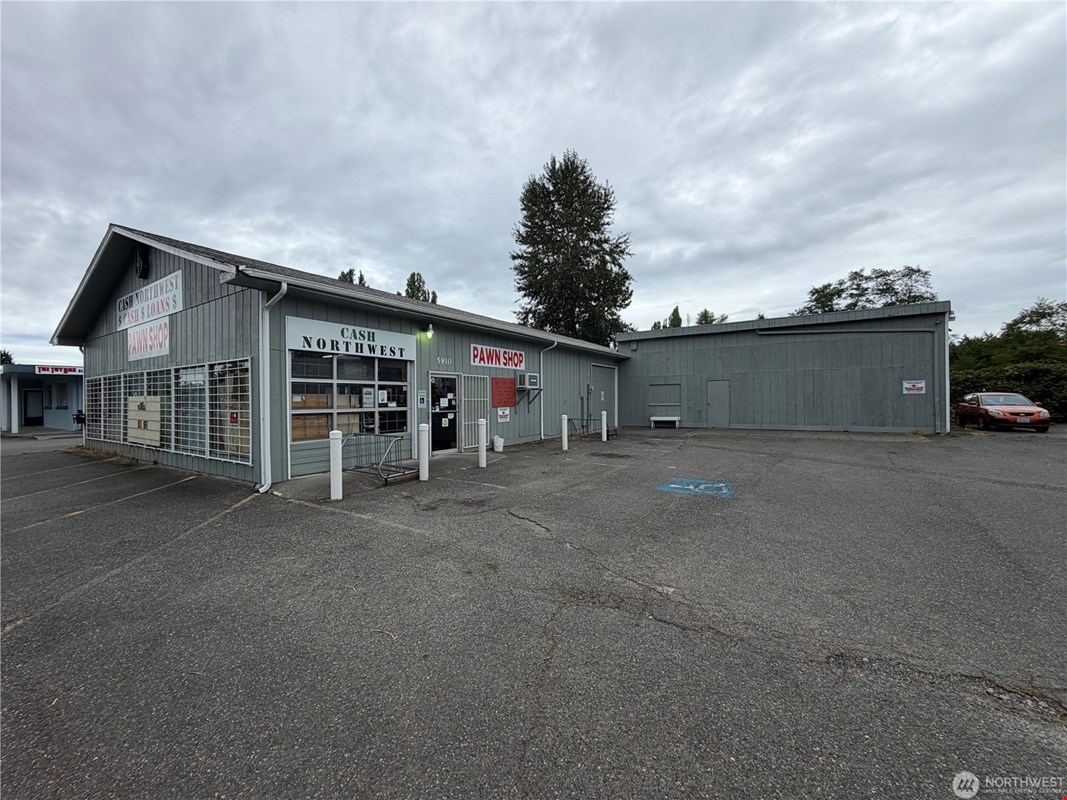 Freestanding Building in High-Traffic Corridor — Sale in Lacey, WA, photo 2 of 6