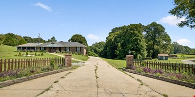 1001 Dotsonville Rd — Sale in Clarksville, TN, photo 2 of 8
