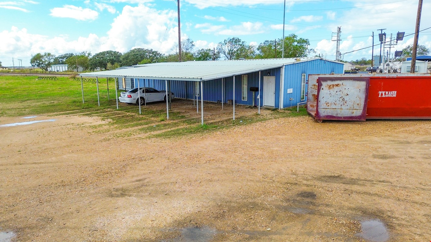 128 S FM 441 — Sale in Louise, TX, photo 3 of 8