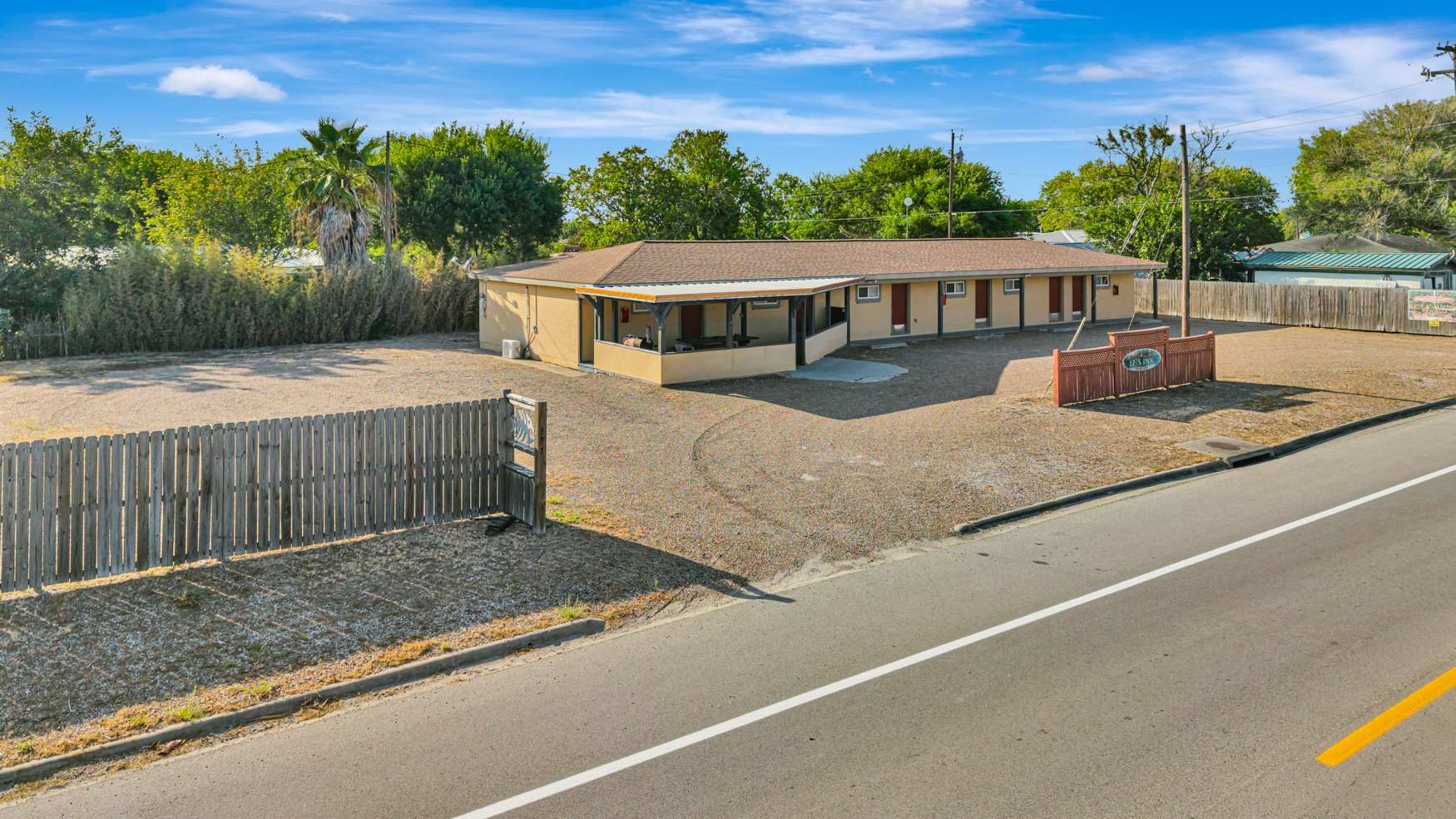 Magnolia Beach Motel — Sale in Port Lavaca, TX, photo 4 of 8