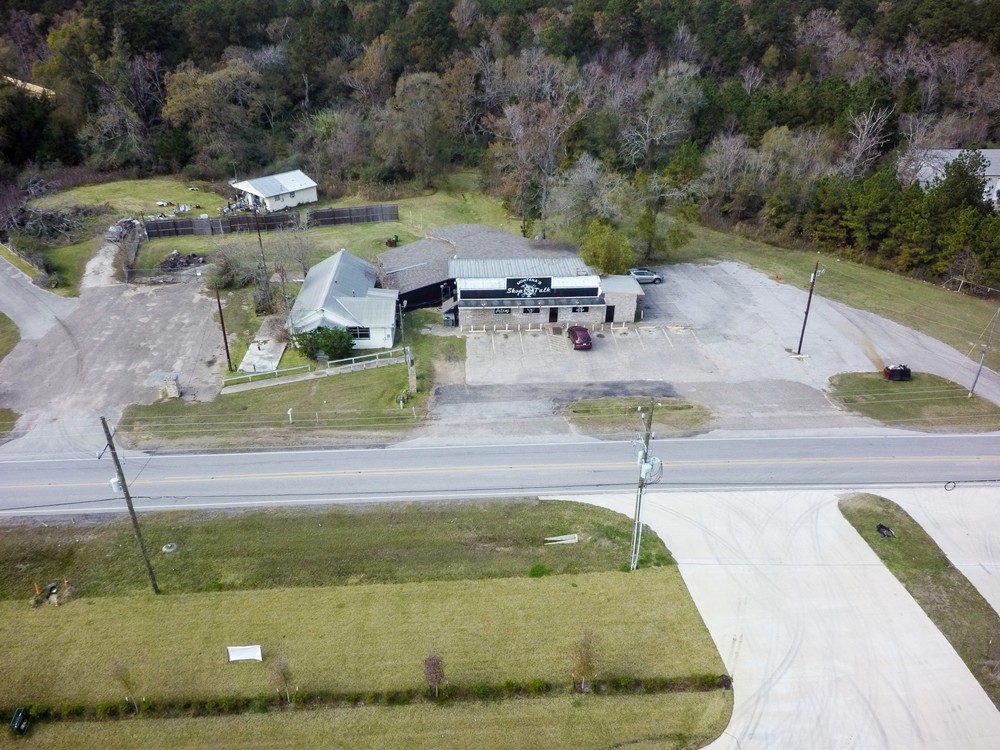 Retail property in Conroe, TX, 2111 Airport Road, Conroe, TX 77301