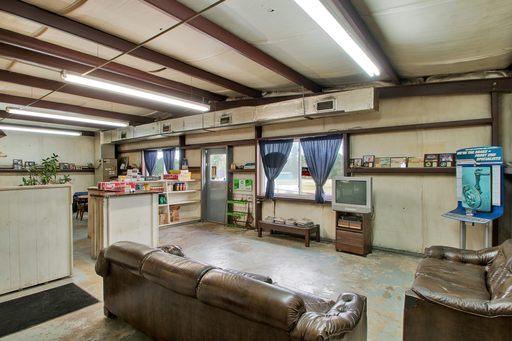 Prime Industrial/Retail Corner Location , 2989 US HWY 190 W, Livingston, TX 77351