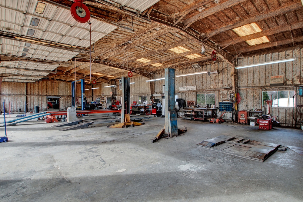 Prime Industrial/Retail Corner Location , 2989 US HWY 190 W, Livingston, TX 77351