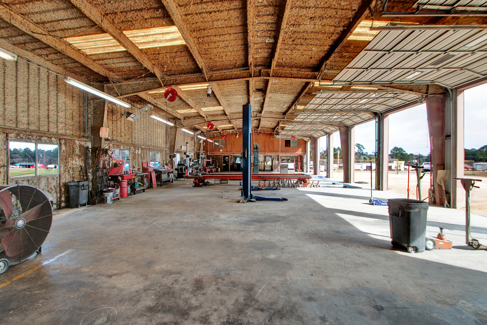 Prime Industrial/Retail Corner Location , 2989 US HWY 190 W, Livingston, TX 77351