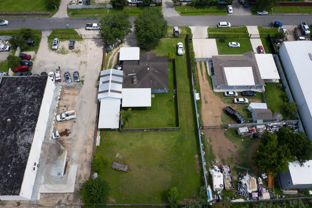 Office/Shop on 21,000 SF Fully Fenced, 6009 Maple Street, Houston, TX 77074