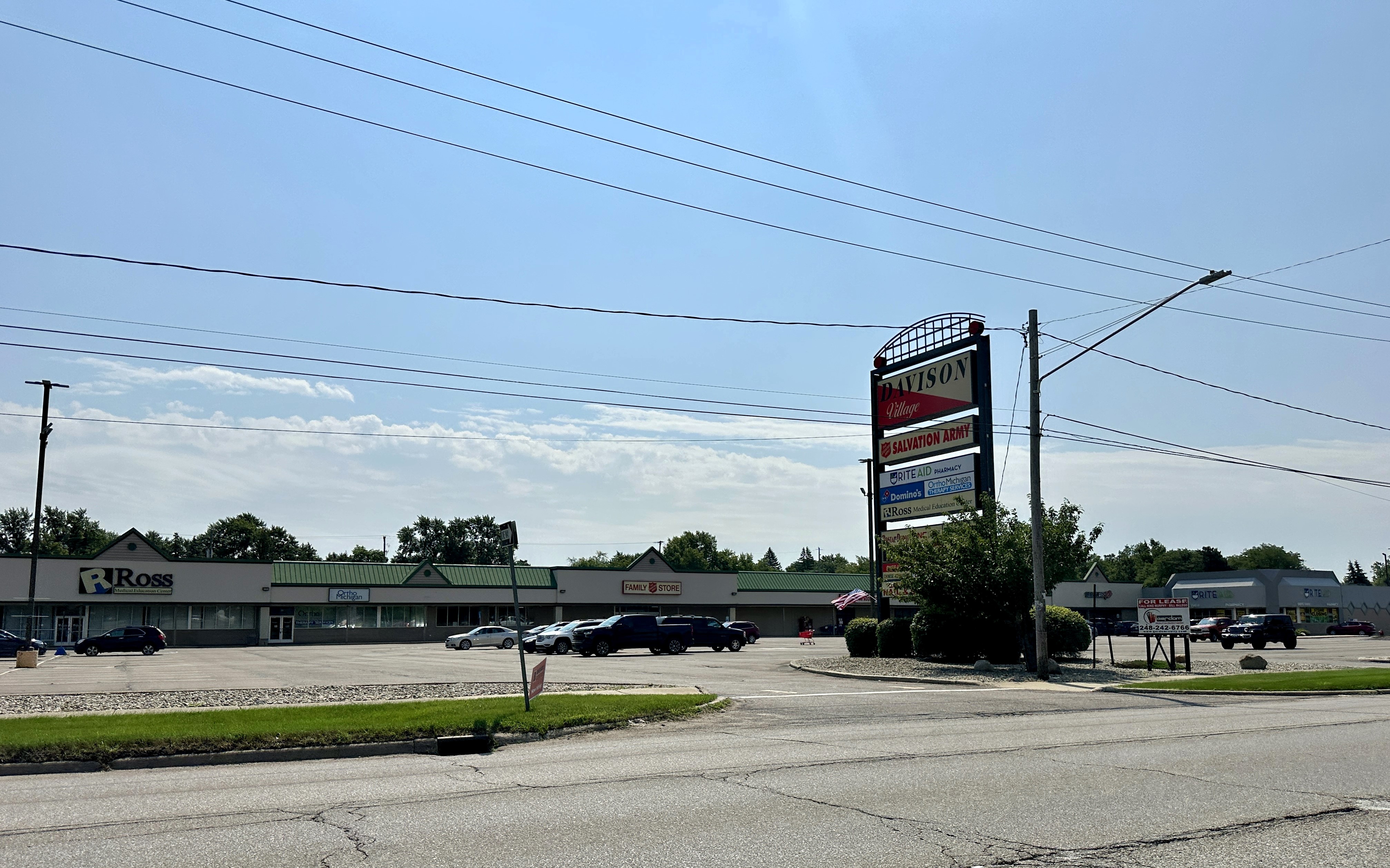 Davison Village Center, 803-837 South State Road, Davison, MI