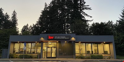 West-End Lake Oswego Office Sublease Available!
