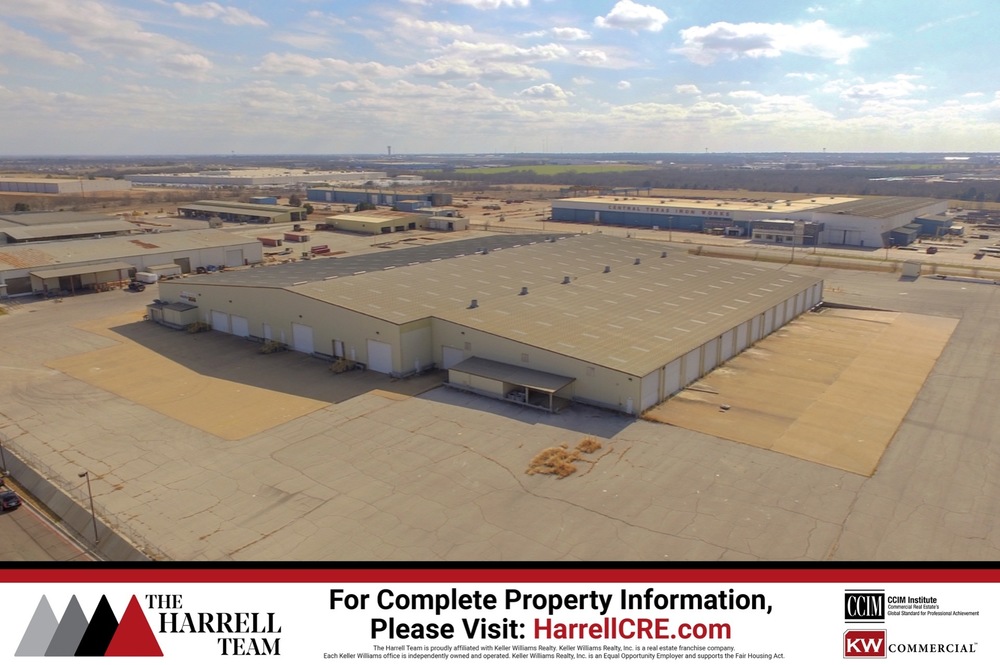 Expansive Industrial Lease Space Off West Loop 340 FOR LEASE on 1001