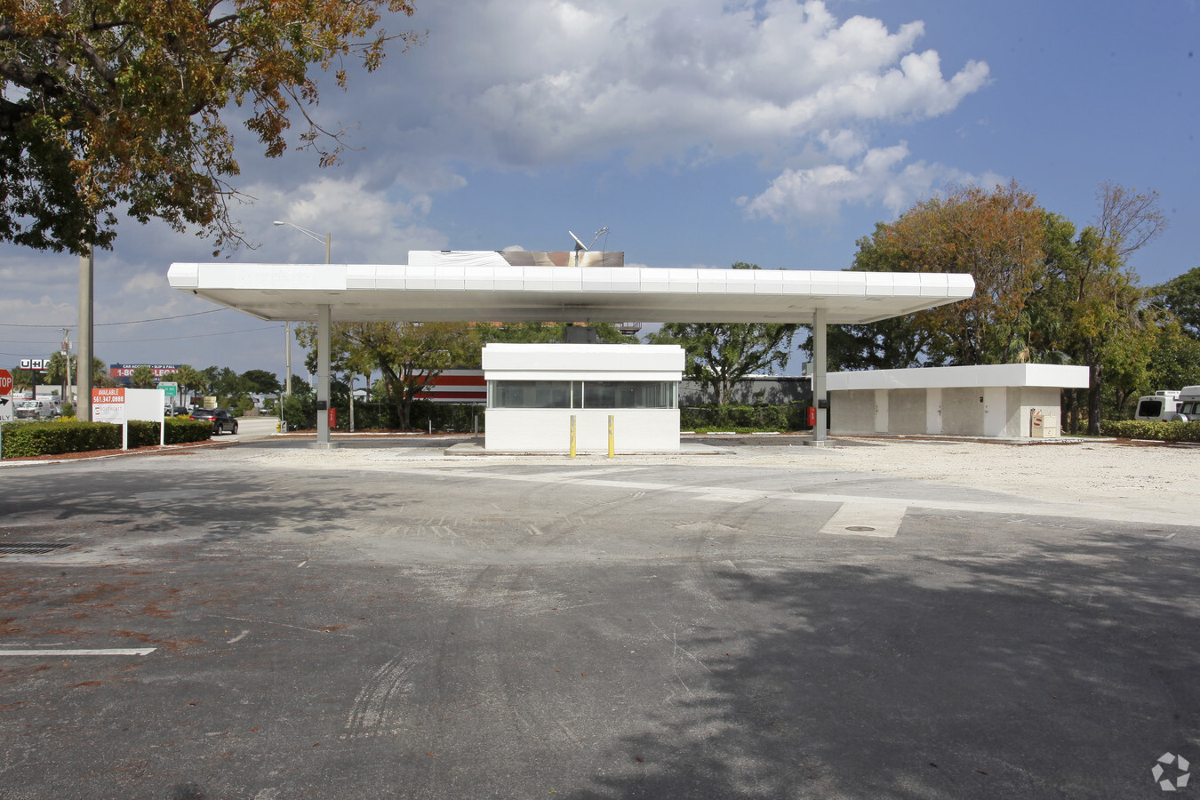 900 E Sample Rd 