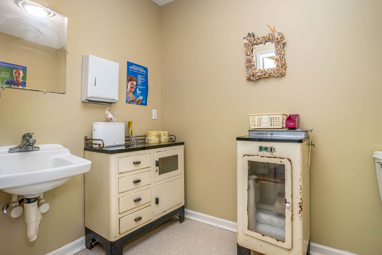 12117 Ocean Hwy, 12117 Ocean Highway, Pawleys Island, SC 29585