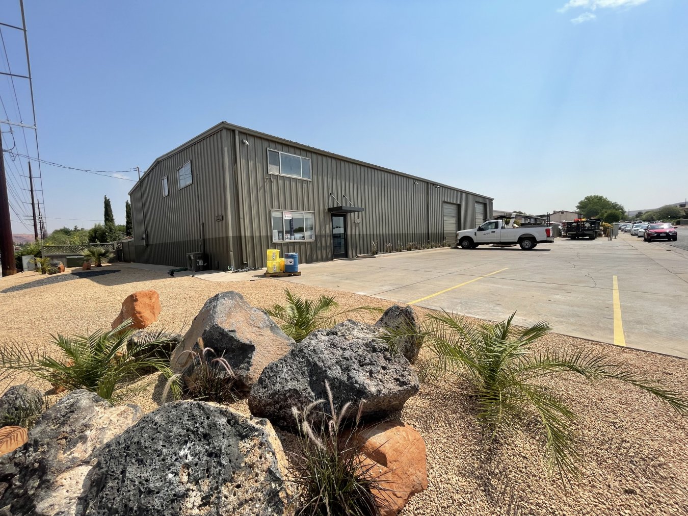 Retail / Warehouse Building in St. George