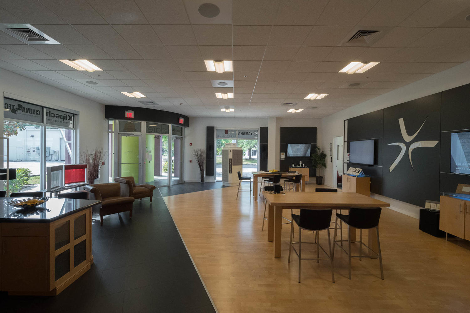 Office Warehouse Space FOR LEASE on 7519 Pennsylvania Avenue,