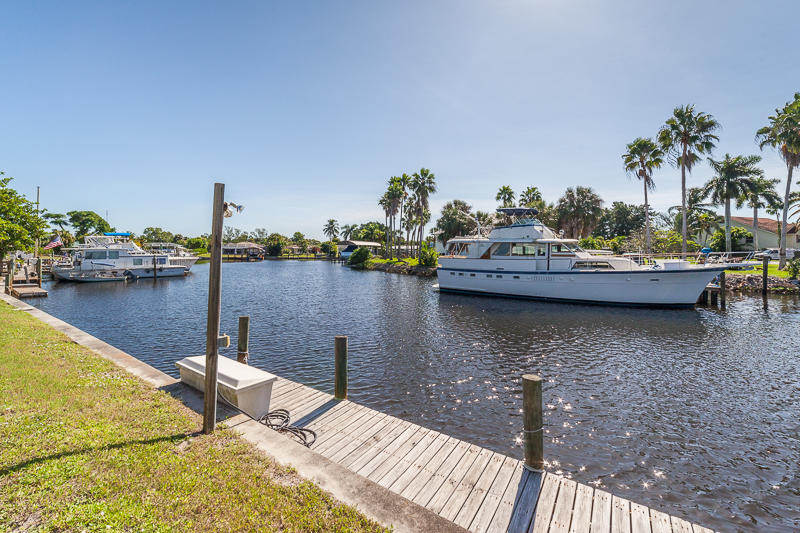 Commercial Building For Sale (PENDING), 17707/711 San Carlos Boulevard, Fort Myers Beach, FL 33931