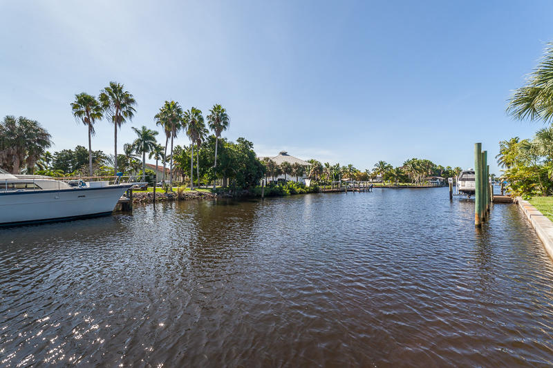Commercial Building For Sale (PENDING), 17707/711 San Carlos Boulevard, Fort Myers Beach, FL 33931