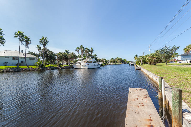 Commercial Building For Sale (PENDING), 17707/711 San Carlos Boulevard, Fort Myers Beach, FL 33931