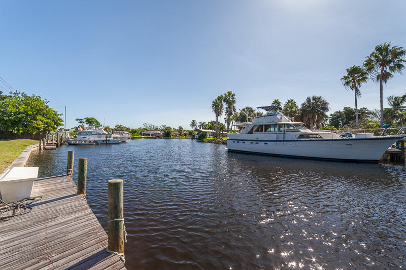 Commercial Building For Sale (PENDING), 17707/711 San Carlos Boulevard, Fort Myers Beach, FL 33931