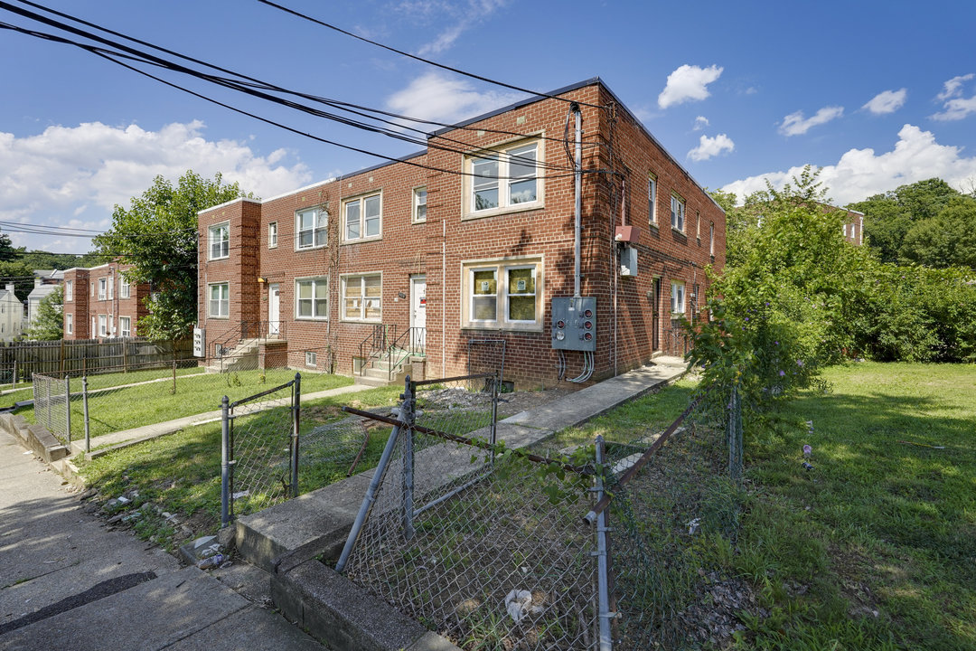 408 Chaplin St SE