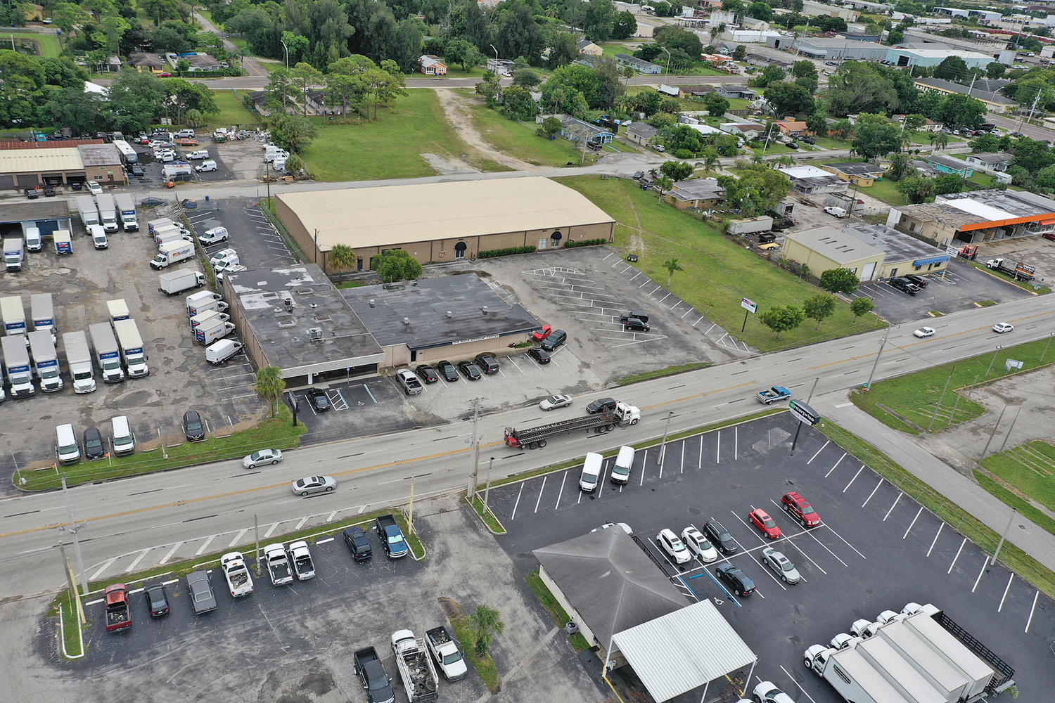 Building & Land For Sale in Fort Myers, FL, 2841 Fowler Street, Fort Myers, FL 33901