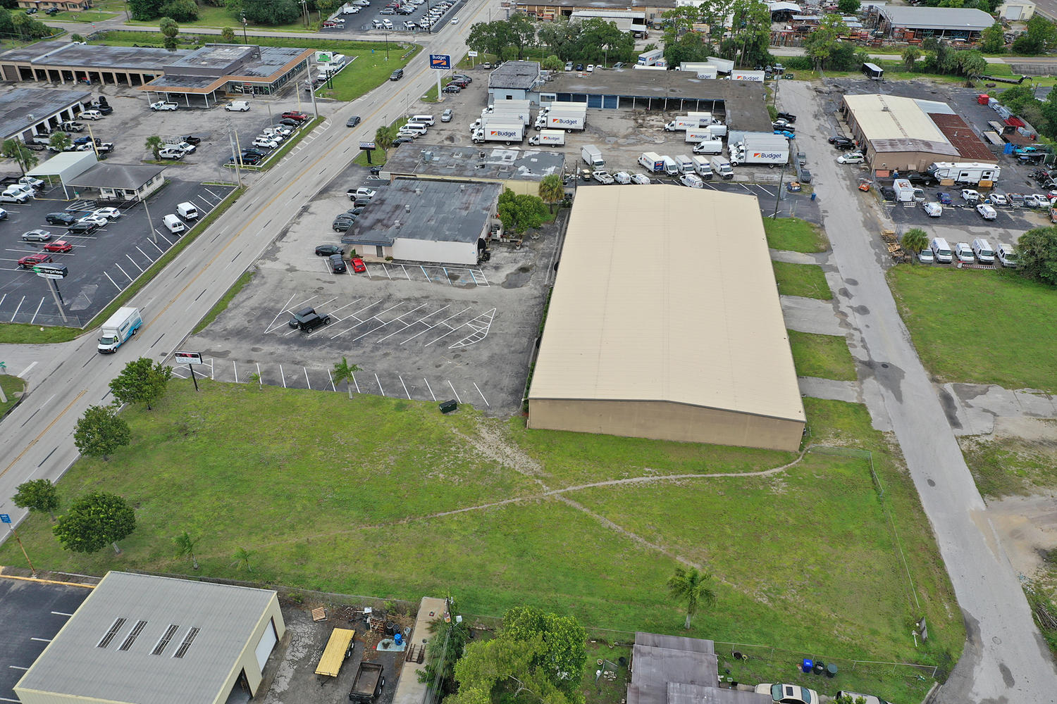 Building & Land For Sale in Fort Myers, FL, 2841 Fowler Street, Fort Myers, FL 33901