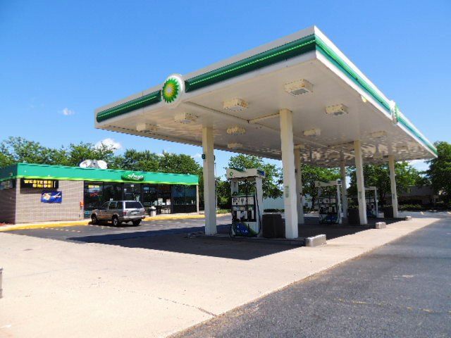 BP Gas Station & Convenience Store FOR SALE on 1955 Elmwood Rd, realnex.com