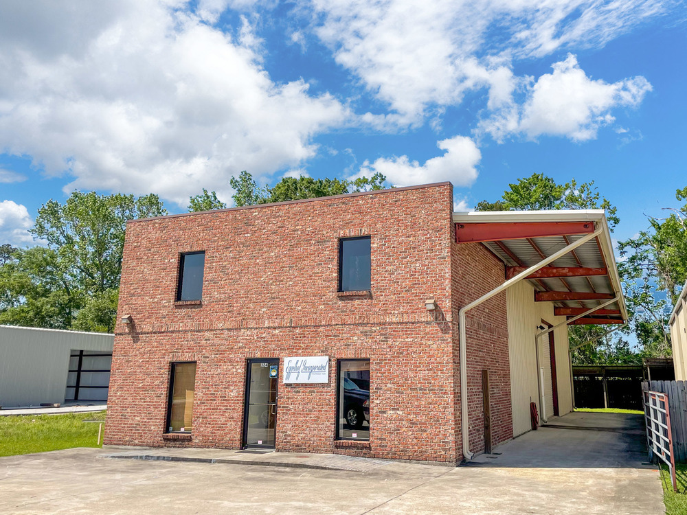 Efficient Office Warehouse Near Heritage Crossing FOR SALE on 324 W Eastbank St,