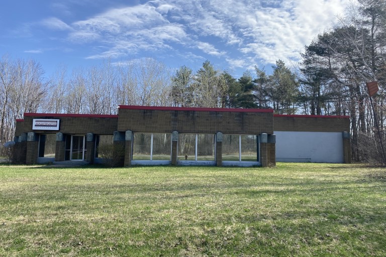 300 Hangar Road, Whitestown, NY