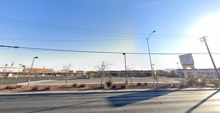 Twin Lakes Plaza