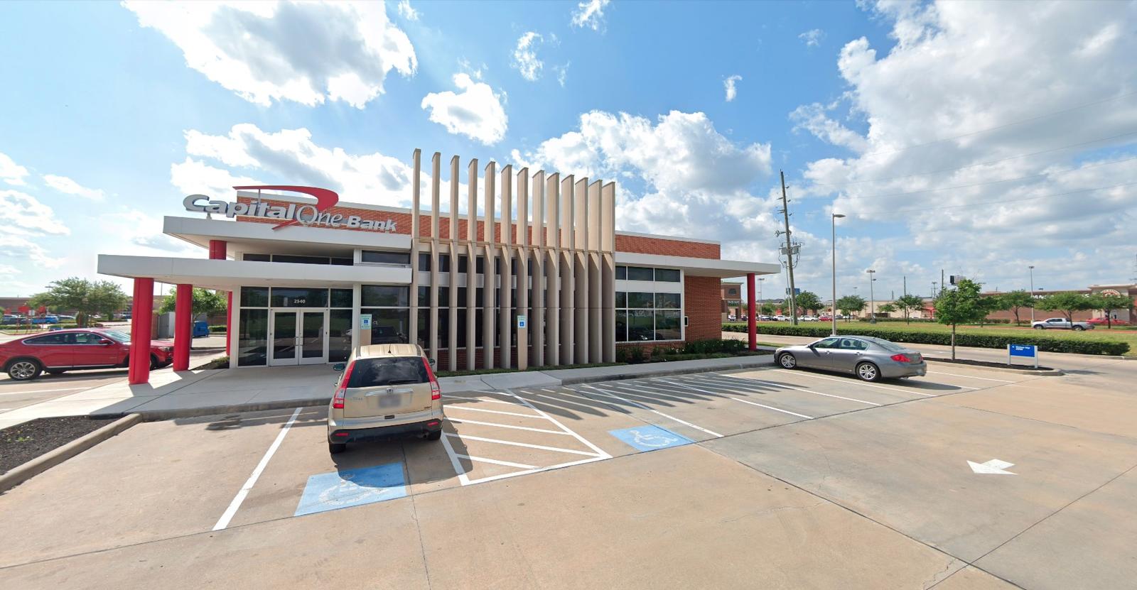Market Square Target Anchored Outparcel FOR SALE on 2540 Eldridge