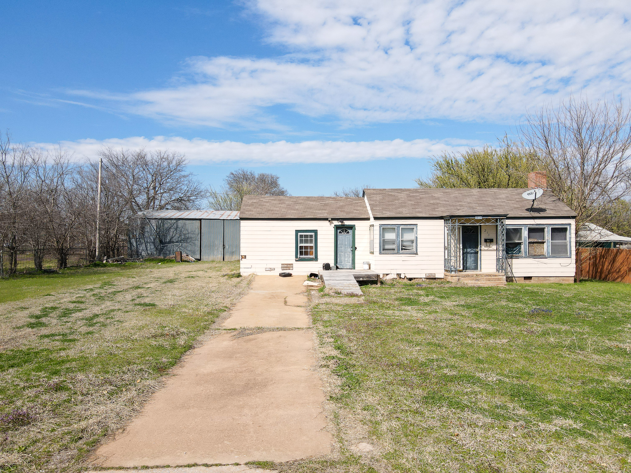 Oklahoma Home with Shop For Sale At Auction