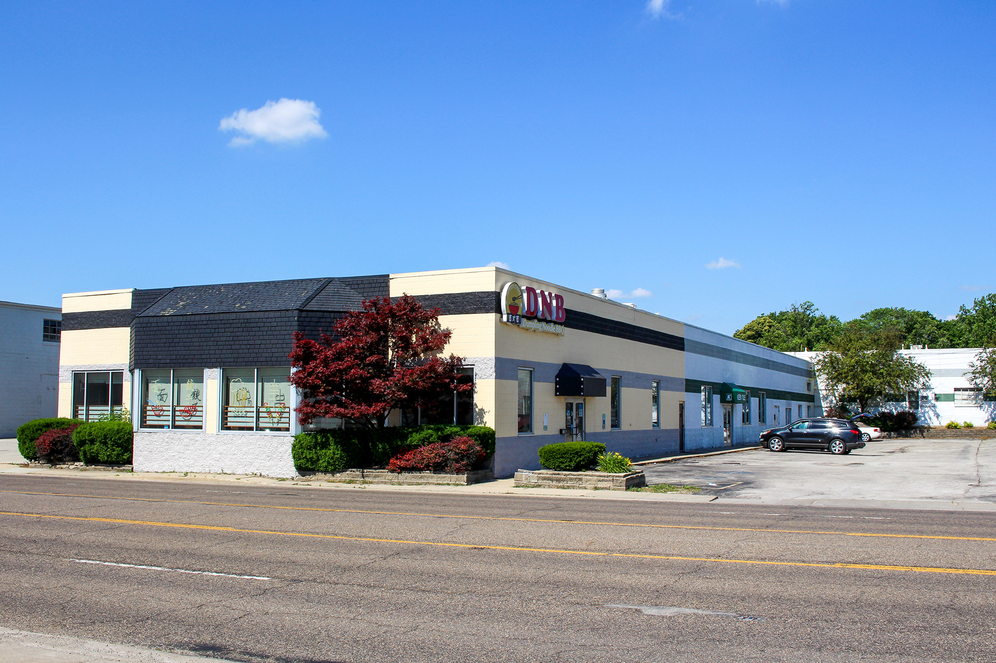 SHOWROOM/WAREHOUSE AVAILABLE FOR LEASE
