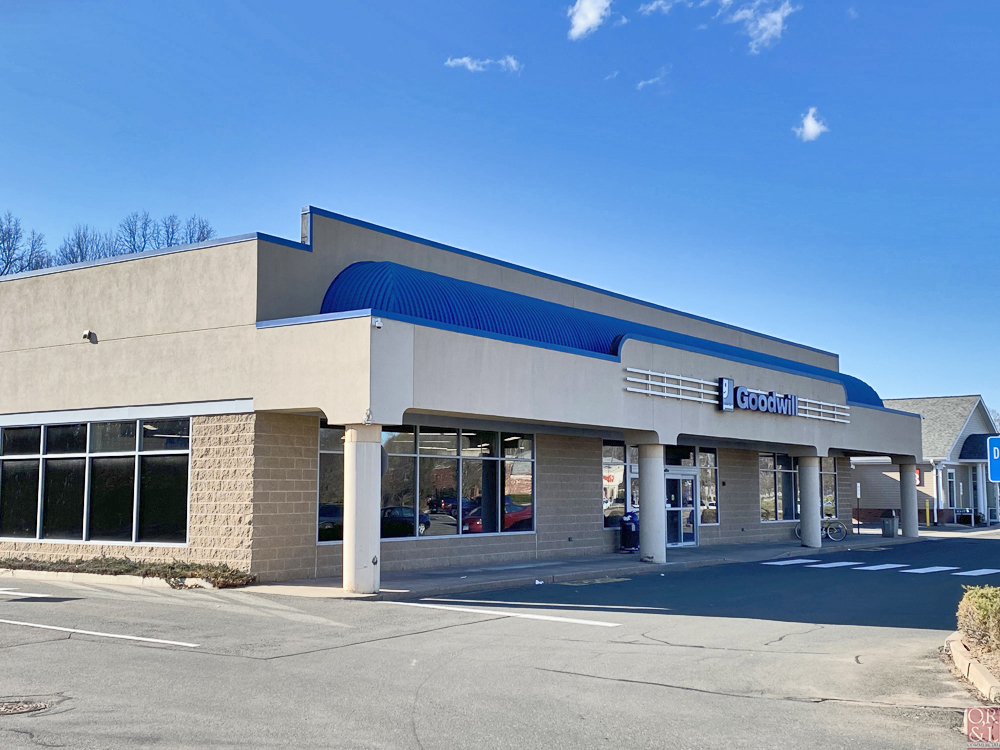 FOR SUBLEASE | 10,913± SF Free Standing Retail Store