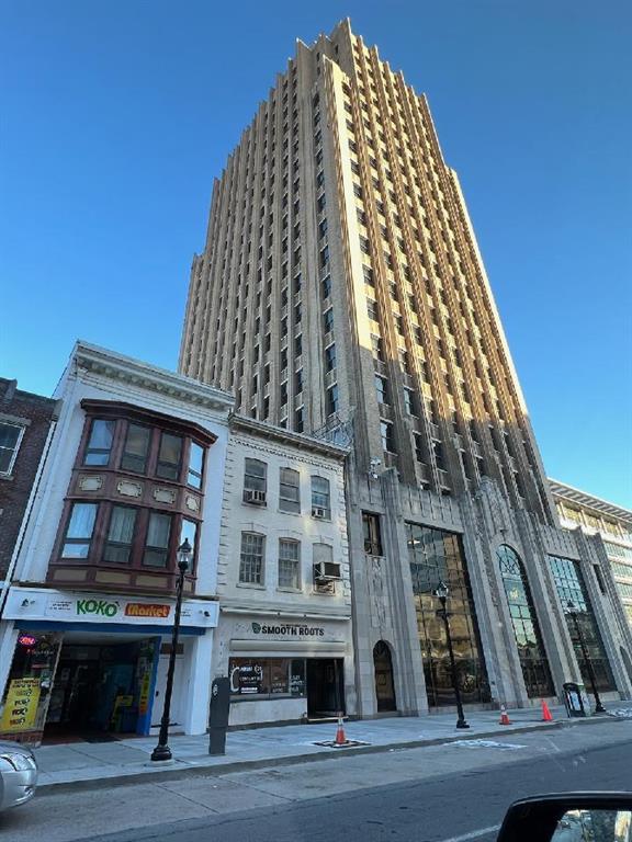 911 W Hamilton Lease