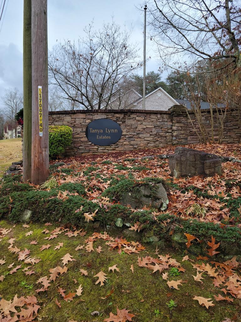 Land -Single Family Acreage in Whitwell