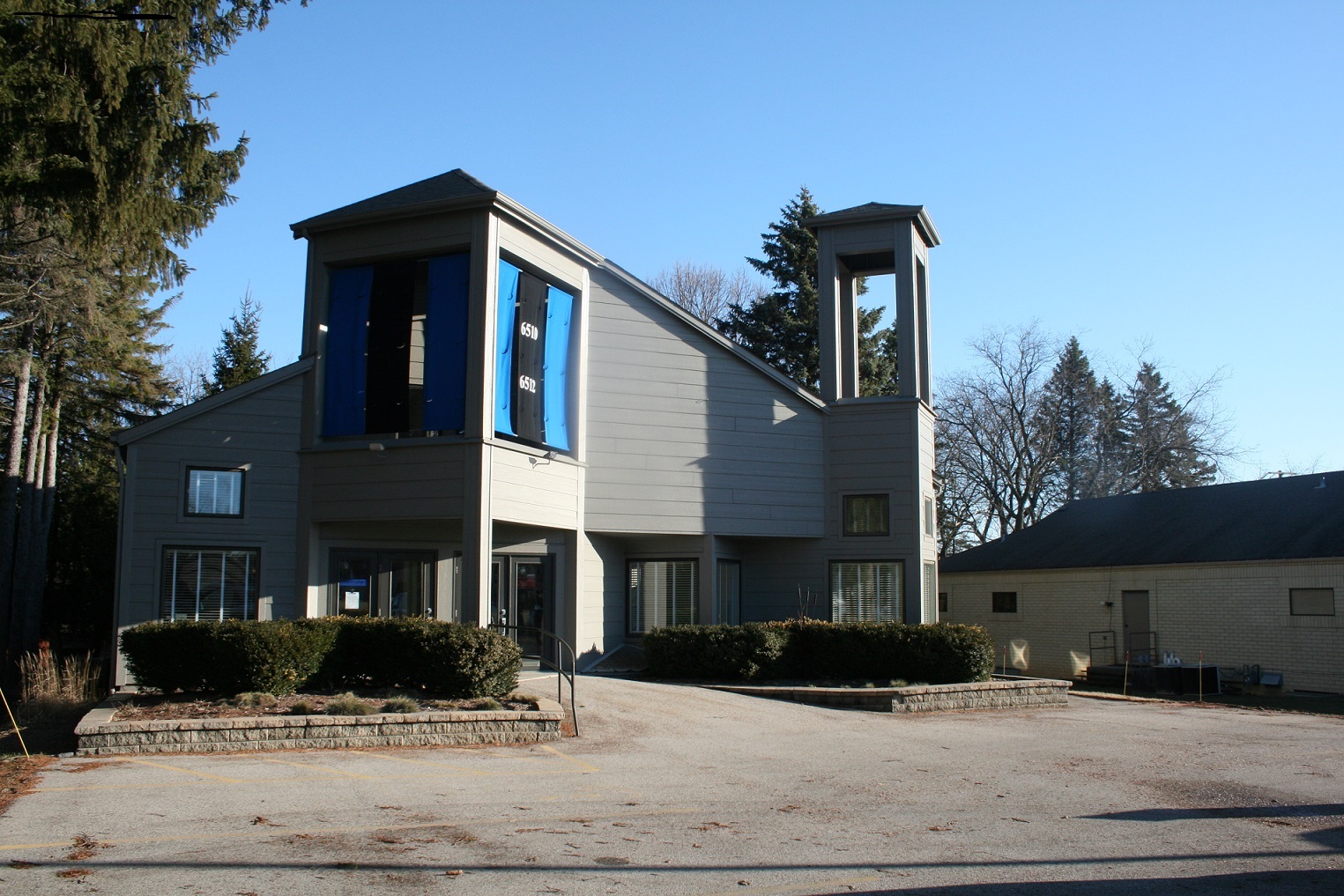 6510 W Mequon Rd, Mequon, WI 53092