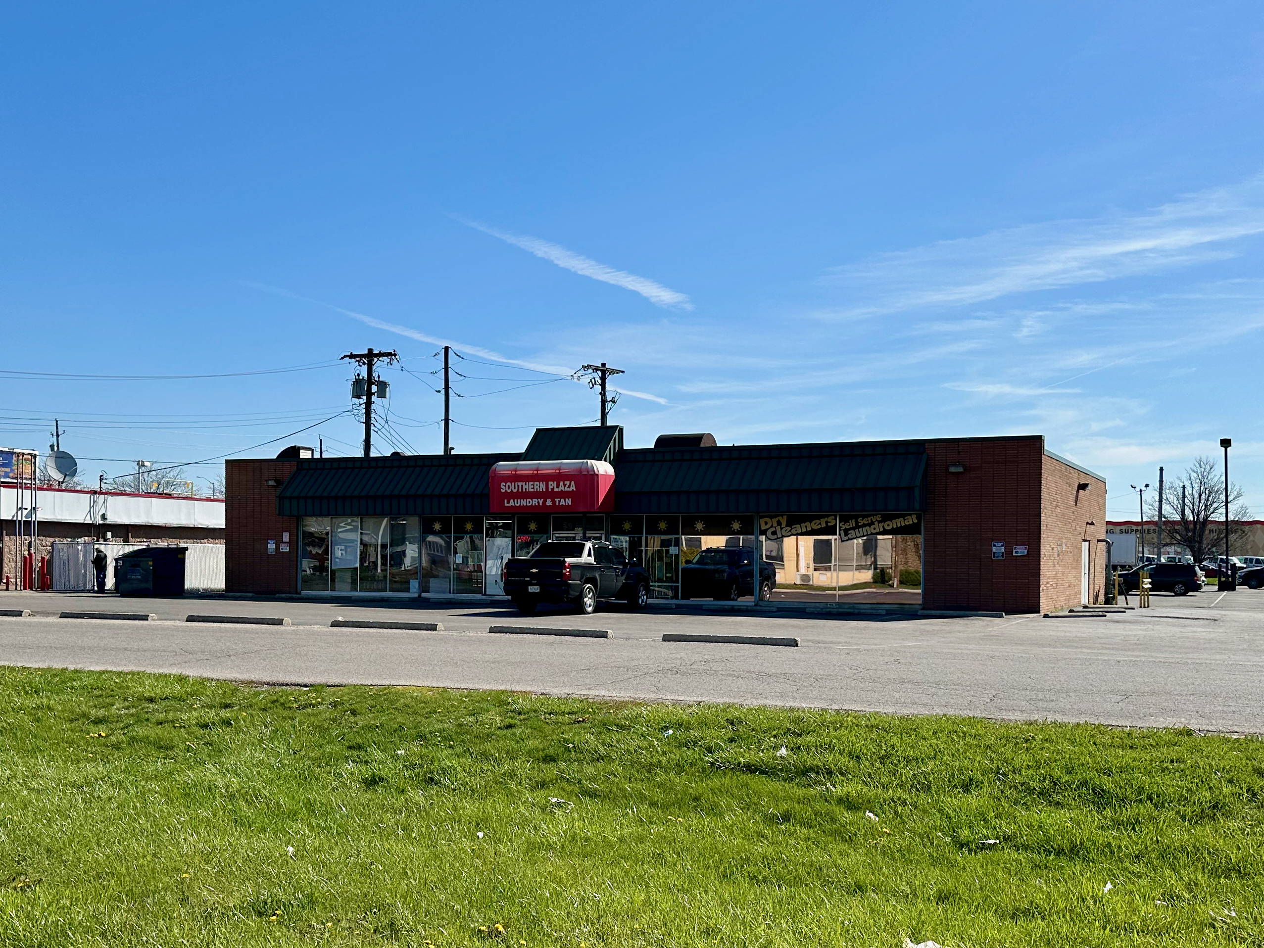 Southern Plaza Laundry & Tan